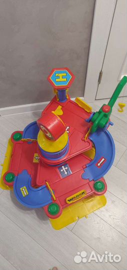 Игрушечная парковка