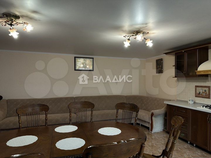 Дом 175 м² на участке 6 сот.