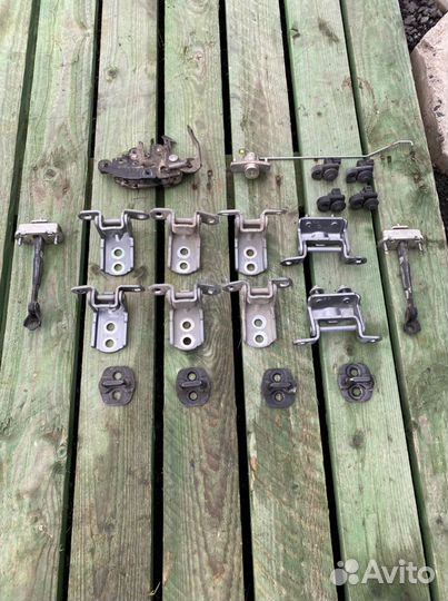 Петли дверные Nissan Tiida C11 2013 (2006-2013)