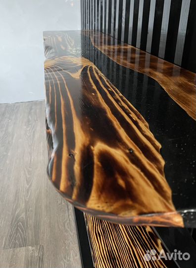 Навесной лофт столик под телевизор