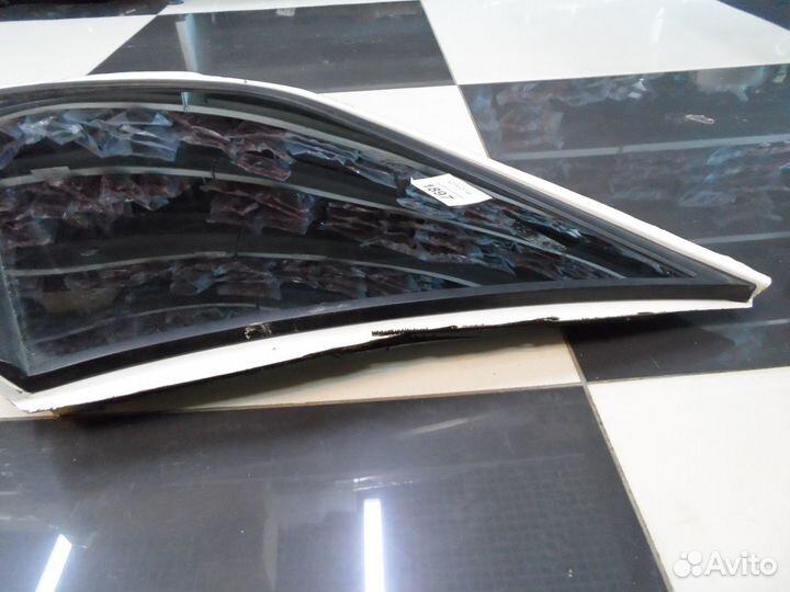 Стекло собачника Toyota Caldina R