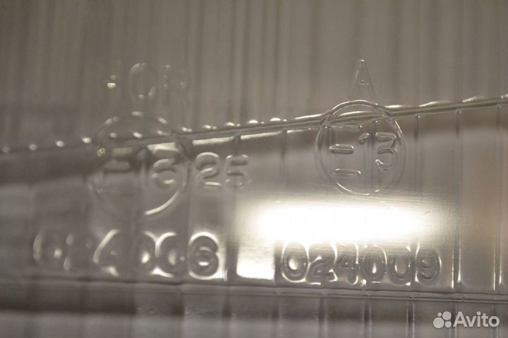 Стекло фары левое TYC 20-1737 024006 024009