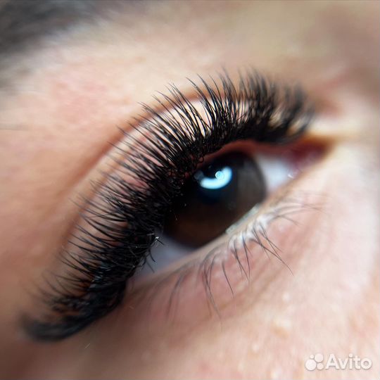 Модель на наращивание ресниц