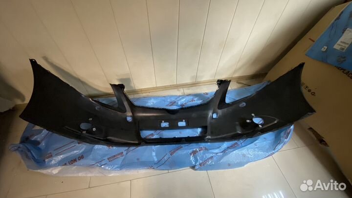 Бампер передний Toyota avensis 05