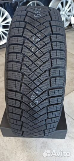 Pirelli Ice Zero FR 215/55 R17