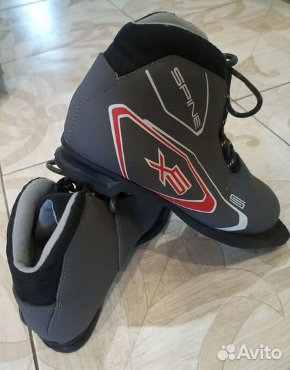 Лыжные ботинки