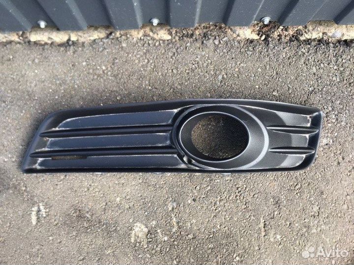 Накладка противотуманной фары передняя левая Audi