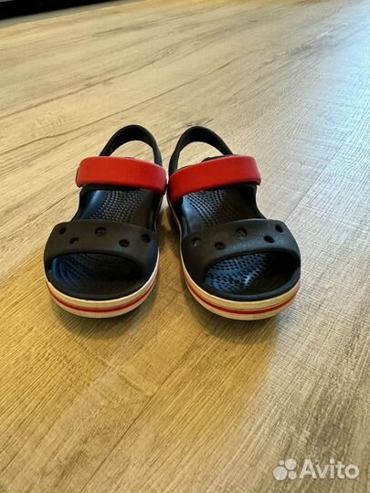 Сандалии Crocs