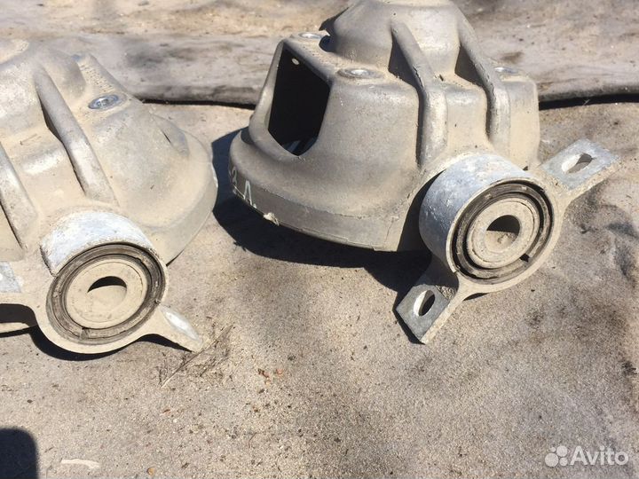 Кронштейн опоры амортизатора задний Ауди Q-7