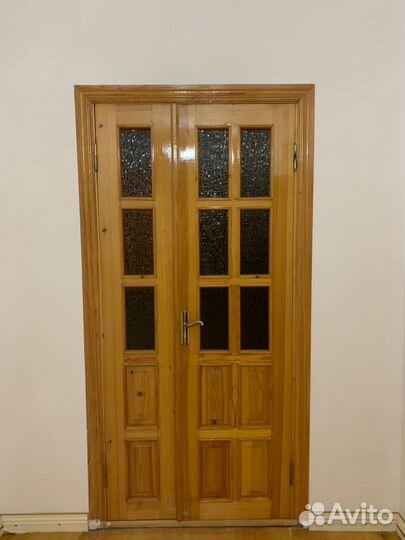 Двери из дерева