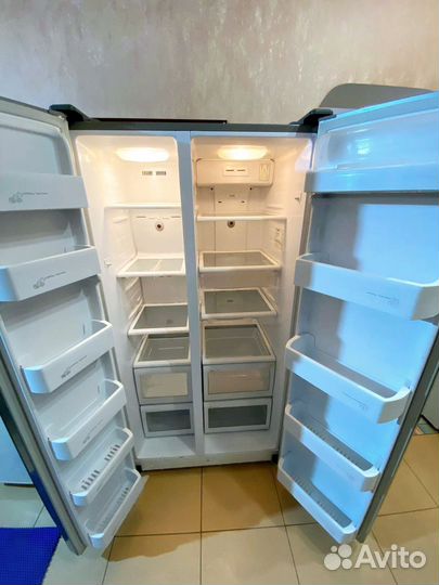 Холодильник двухдверный samsung