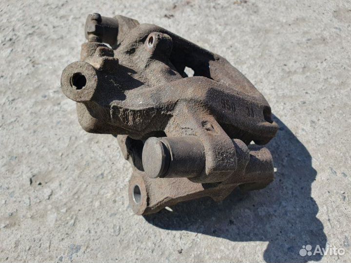 Суппорт задний правый Mercedes-Benz C-Class W204