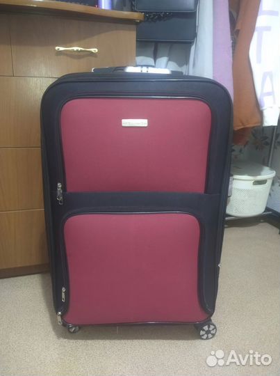 Чемодан на колесах большой
