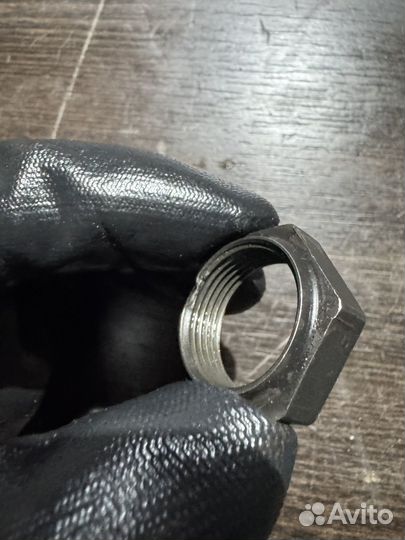 Гайка корзины сцепления Suzuki GSX-R 750 k6-k7