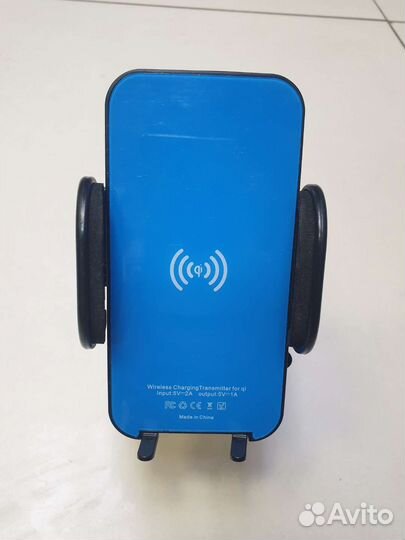 Автомобильный держатель с беспроводной зарядкой