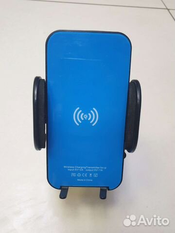 Автомобильный держатель с беспроводной зарядкой