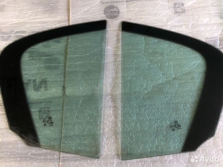 Стекло двери VW Passat B7 Седан 2011 Стекло двери