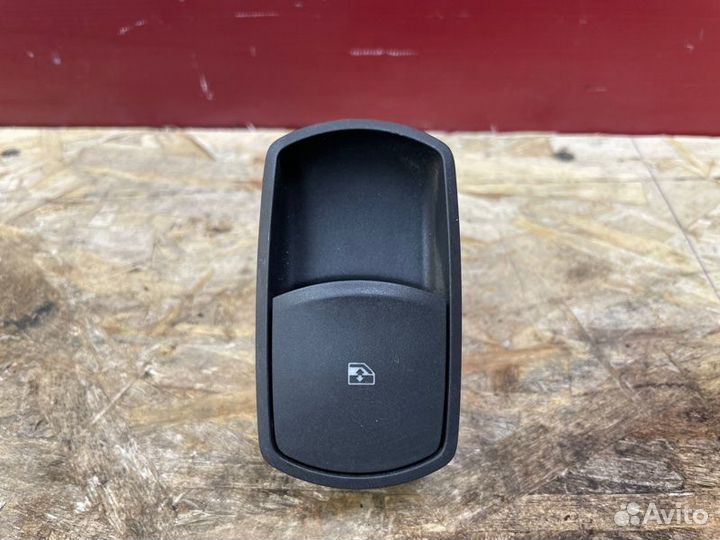 Кнопка стеклоподъемника передняя правая Opel Corsa