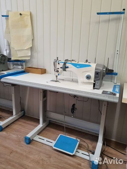 Промышленная швейная машина Jack F4 + стол
