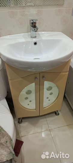 Тумба с раковиной для ванной