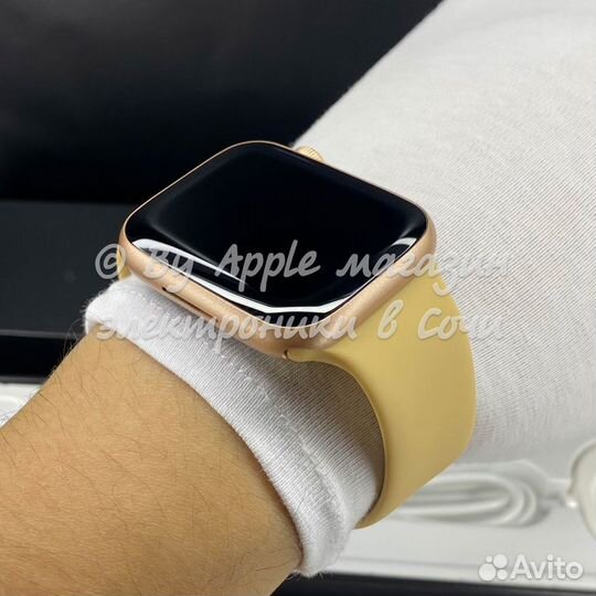 Apple Watch 9 44/45 gold case