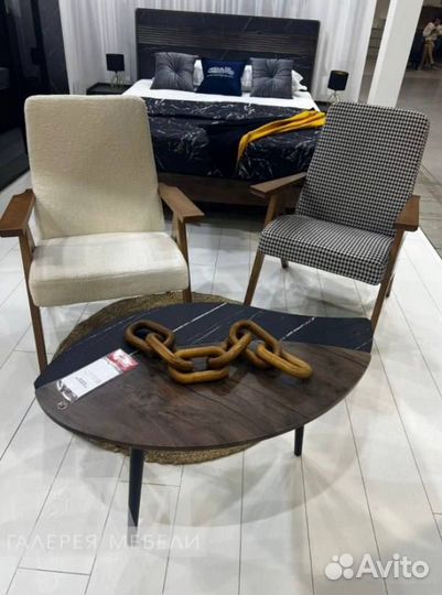 Журнальный столик