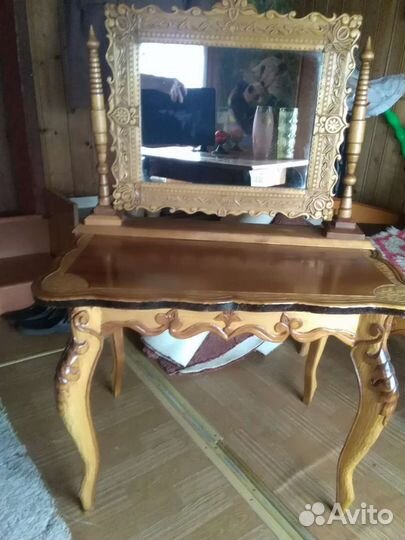 Стол туалетный