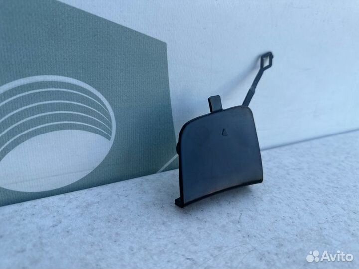 Заглушка буксировочного крюка в передний бампер