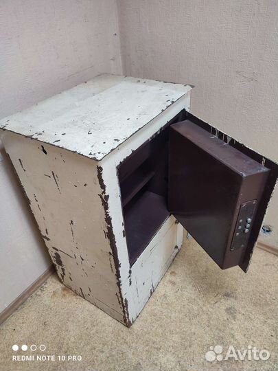 Сейф для денег и документов