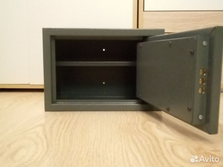 Сейф металлический с ключом