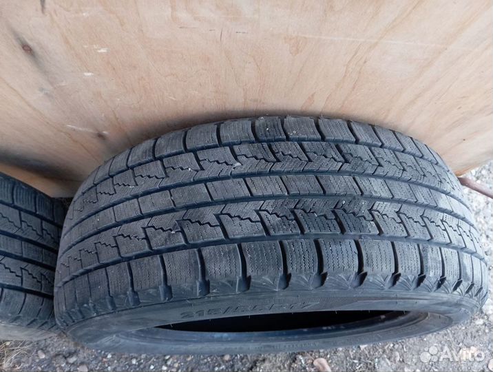 Roadstone Winguard Ice 215/55 R17 94Q