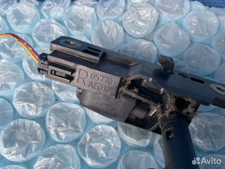 Моторчик открывания стекла задний правый Toyota