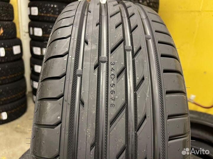 Ikon Tyres CHARACTER ULTRA 215/55 R17 98V