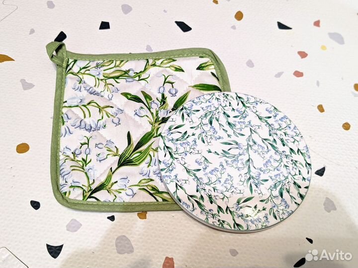 Прихватка и подставка под горячее белая ландыши