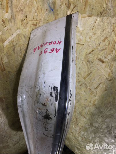 Бампер задний sedan Toyota Corolla AE91 CE90 Белый