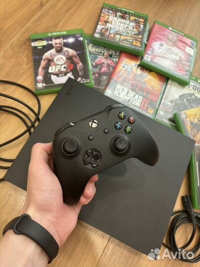 Xbox One X 1tb с играми