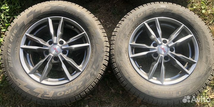 R16 Pirelli Ice Zero FR 215/65, PCD 5x114.3 DIA 67.1