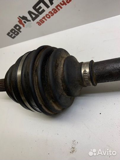 Полуось левый Volkswagen Vento седан 1.8 AAM 1992