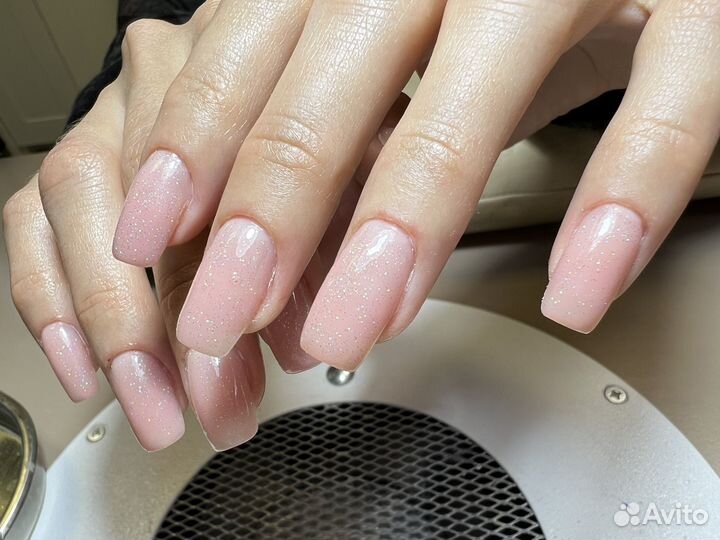 Модель на маникюр