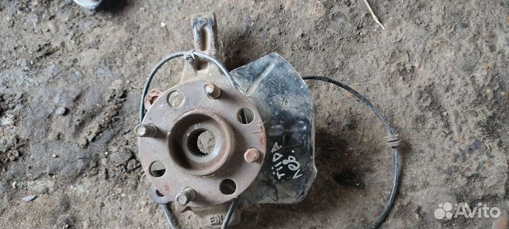 Кулак поворотный левый nissan tiida