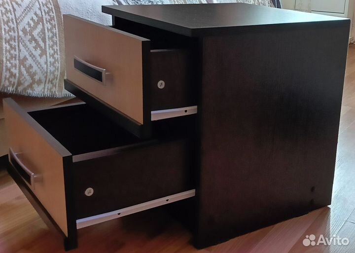 Тумба прикроватная