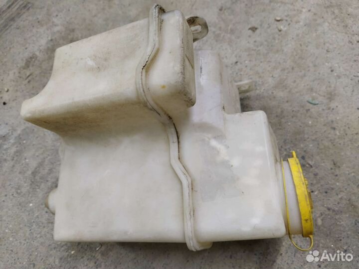 Бачок омывателя Ниссан