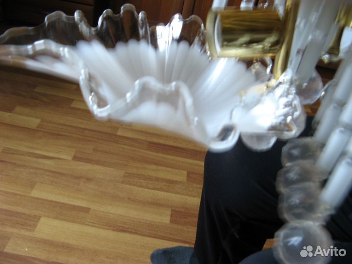 Новая. Люстра потолочная шикарная на 3 стеклянных