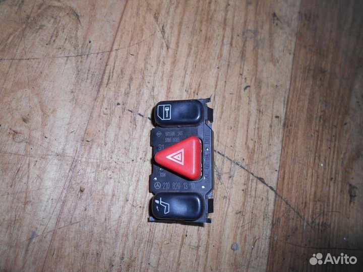 Кнопка аварийной сигнализации Mercedes Benz W210