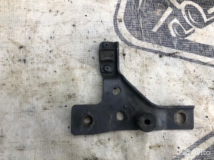 2201747 Кронштейн решетки радиатора Scania 5