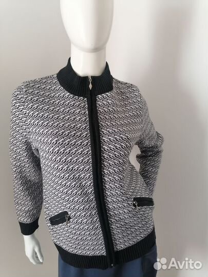 Джемпер на замке