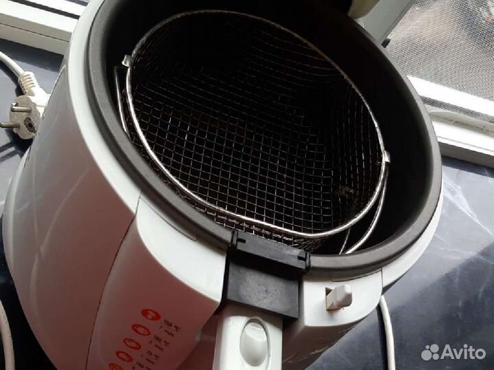 Фритюрницафритюрница daewoo International DI2302S