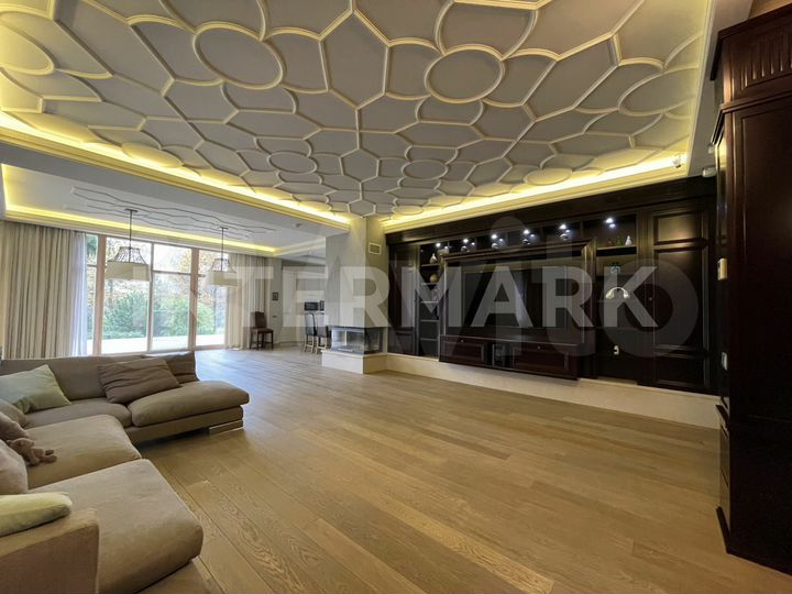 Дом 606 м² на участке 24,3 сот.