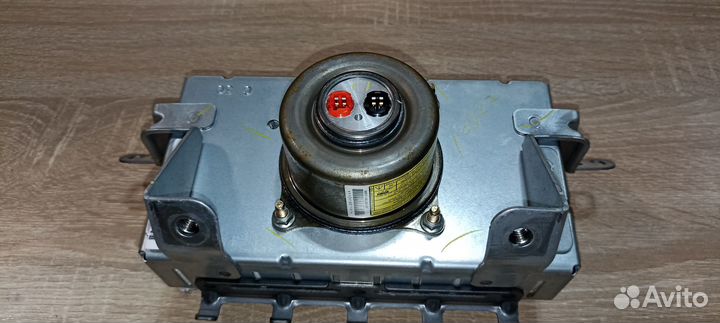 Подушка безопасности в торпедо Toyota Verso