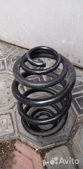 Пружина задняя Renault Traffic Opel Vivaro 2014